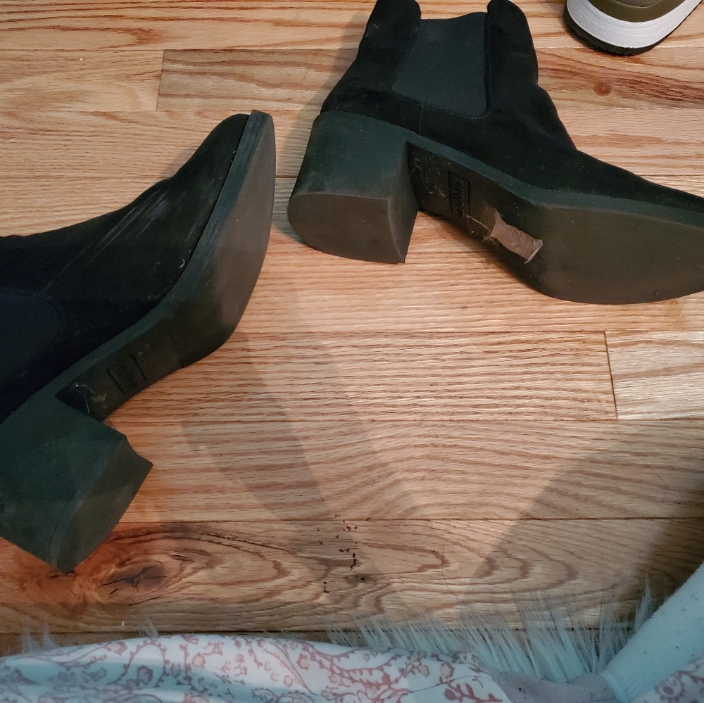 Divided boots - Picture 3 of 3